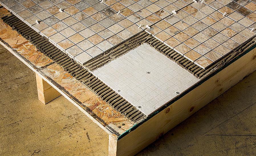 ניתן להניח לוח מלט מעל לוח בטון כבסיס להתקנת אריחים