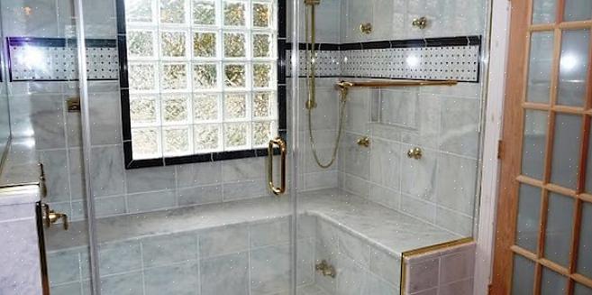 דלת מקלחת עוקפת היא שם אחר למערכת דלתות הזזה למקלחת המורכבת משניים או לפעמים שלושה לוחות זכוכית או פלסטיק