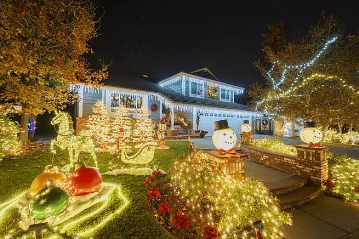 עומס יתר פוטנציאלי נוסף נובע מחיבור אורות חג המולד לגופי תאורה