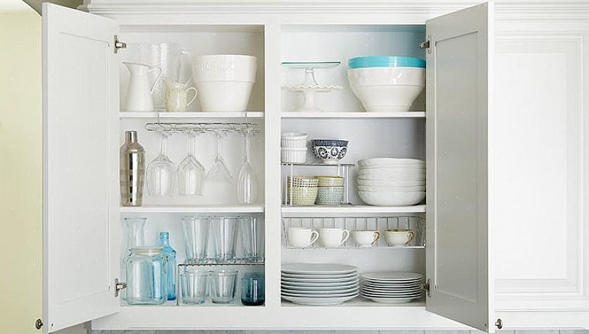 כמות הפריטים שהטבחים הביתיים צריכים לאחסן בארונות המטבח שלהם מדהימה