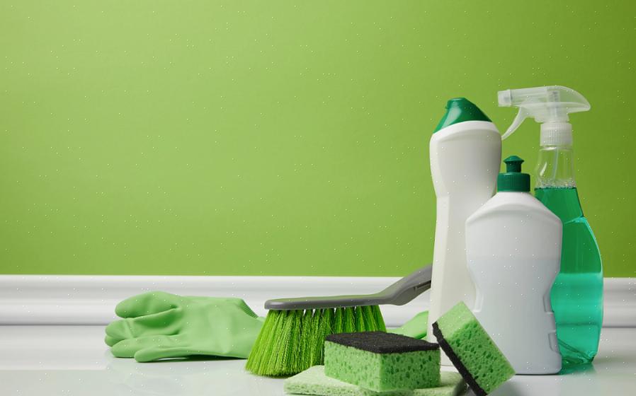 ניקוי ירוק יכול ליפול תחת המטריה של שימוש במוצר ניקיון ירוק או ניקיון הבית באופן שמפחית למשל את הפסולת