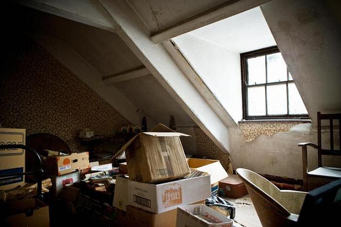 אתה עשוי לחשוב שאתה יכול לאחסן כמעט כל דבר בעליית הגג או במרתף שלך
