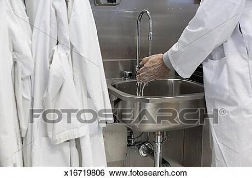 כיצד לשטוף מעילי מעבדה לבנים