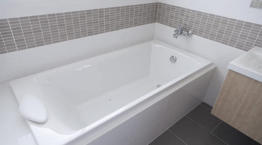 אמבטיה או תקלת מקלחת היא פיסת פלסטיק אקרילית או PVC מוצקה שתוכננה להתאים במדויק לקווי המתאר של האמבטיה