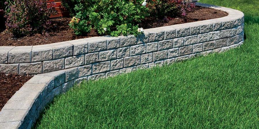 קירות תמך מגדילים את כמות הקרקע השטוחה והשימושית בחצר