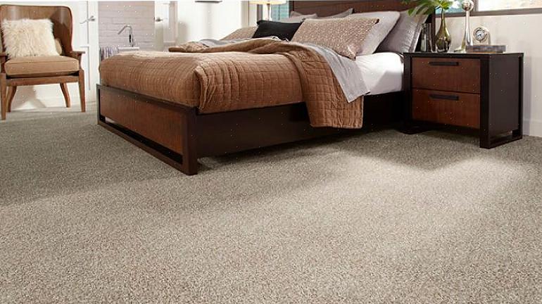פוליאסטר נותר בחירה פופולרית בסיבי שטיח בשל מראהו הברק