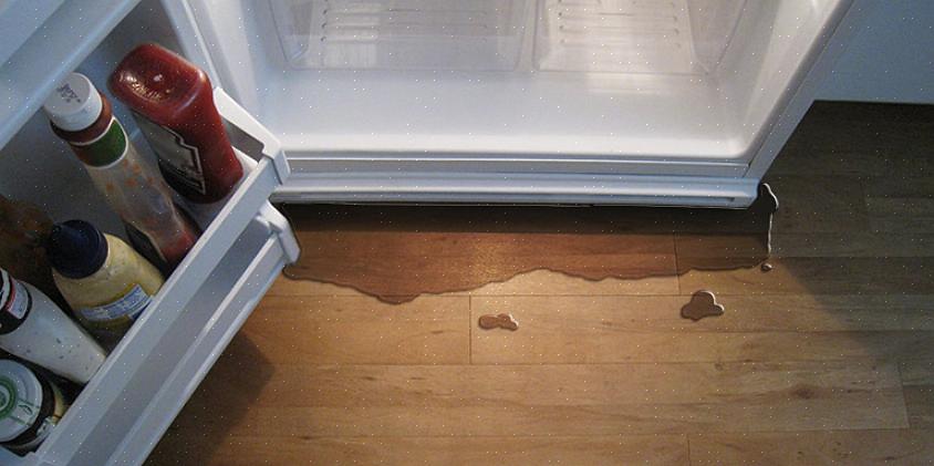 ניקוז ההפשרה מעביר עיבוי מהמקרר שלכם אל תוך תבנית הניקוז