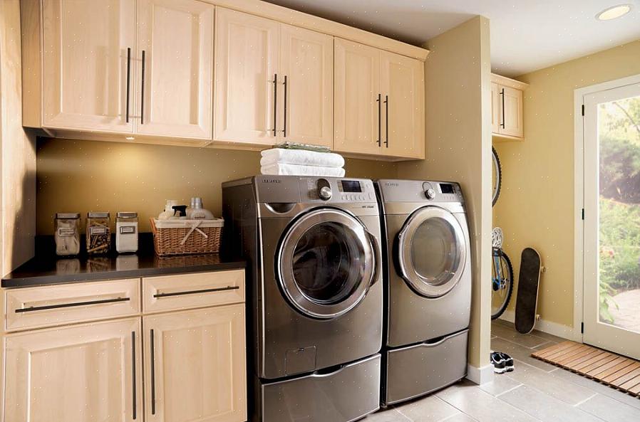 ארונות חדרי כביסה תופסים את עיקר דרישות האחסון בחדר הכביסה