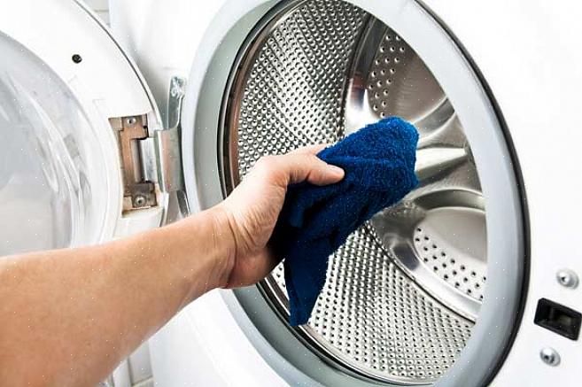 חשוב לטפל בבגדים תחילה בכדי להימנע מכתמי הצבה לפני שתתמודד עם מכונת הכביסה או המייבש