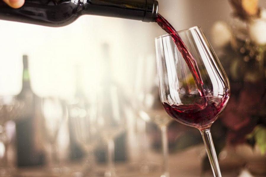 יין הפך למשקה המועדף על ידי חברים שמתכנסים לחגיגות או סתם לבלות