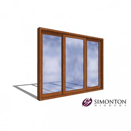 חלונות סימונטון ודלתות הפטיו הם בסיסיים מבחינה סגנונית אך בנויים היטב