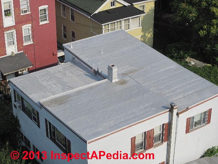 גג חלקה הוא בעצם ציפוי עבה של גומי נוזלי שנמרח על הגג