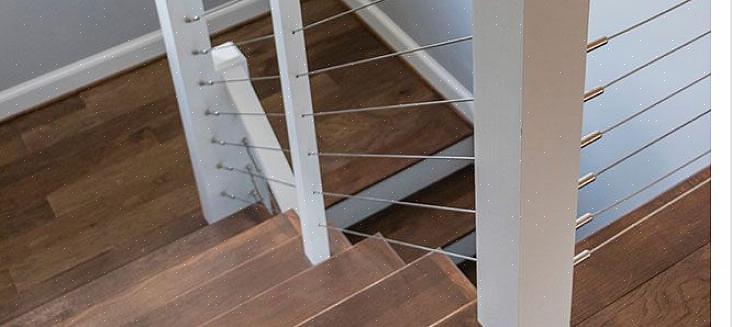 בהחלט אחד הרעיונות המפוארים לעיצוב מדרגות בגלריה שלנו - מדרגות מעוקלות עם מעקות מתכת מפוארות מסדרת רצועת